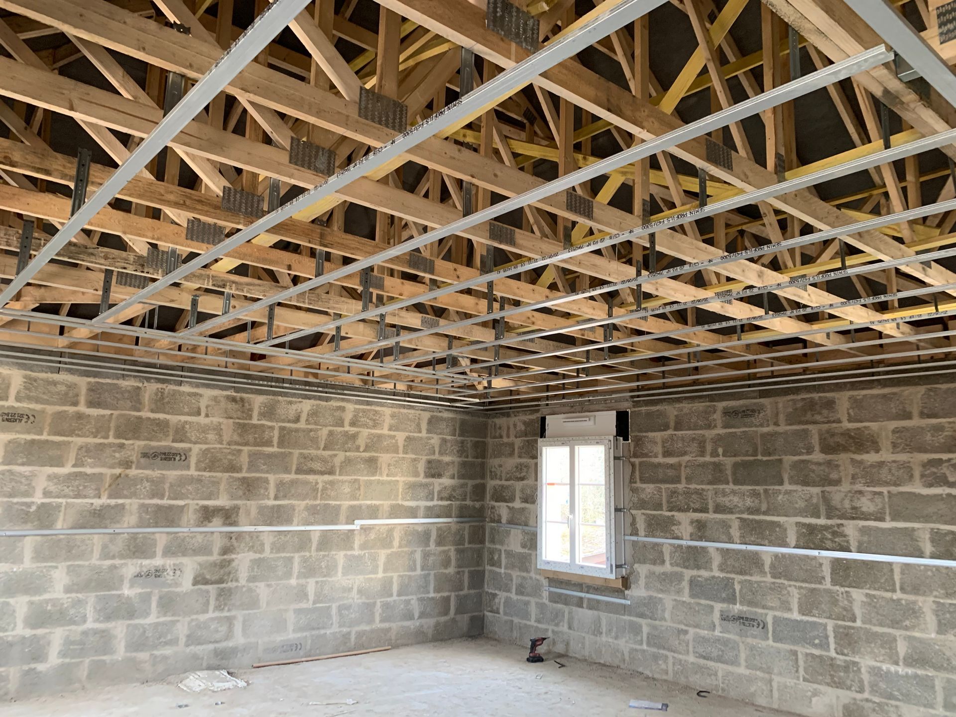 Isolation au niveau d'un plafond