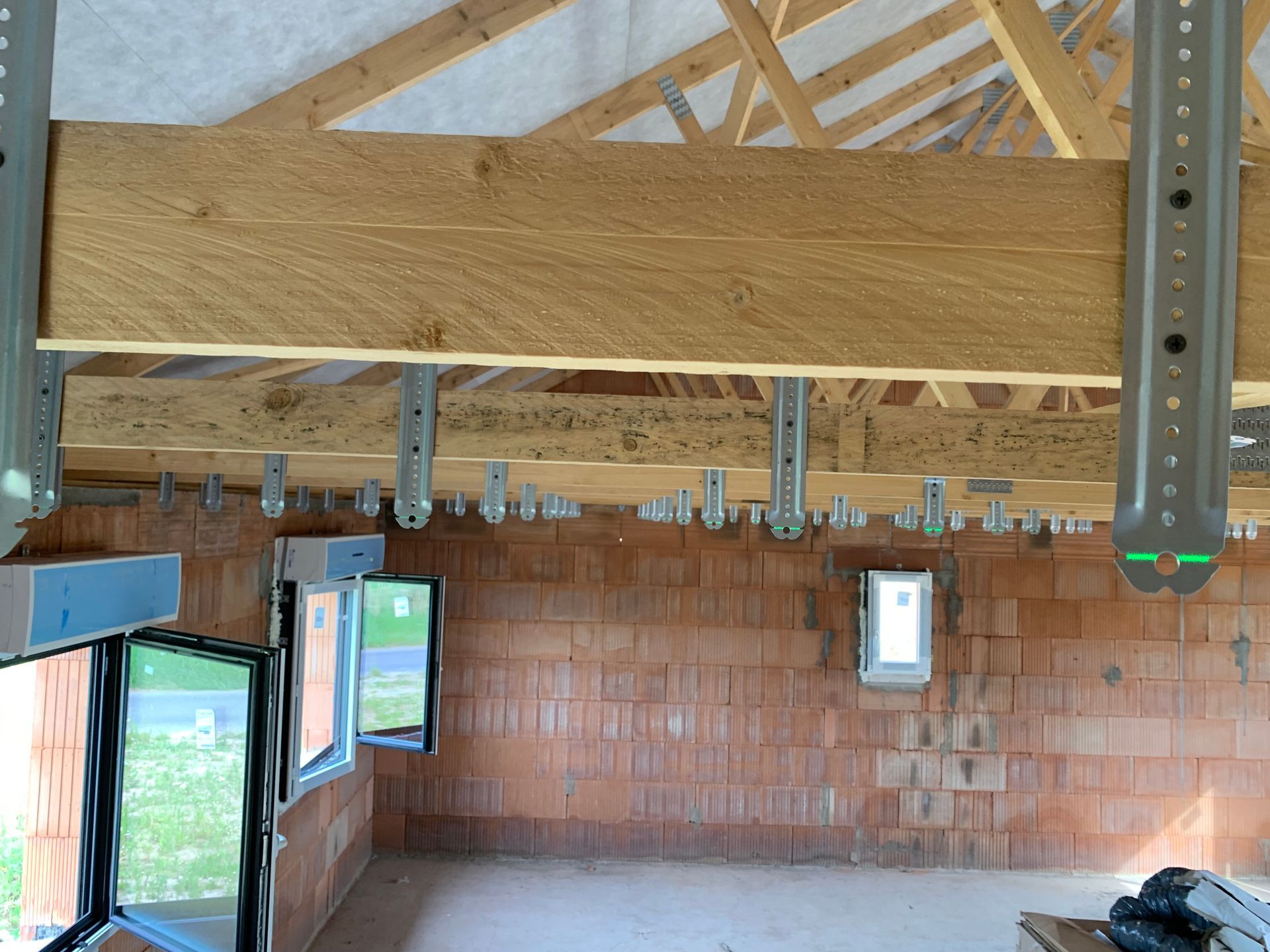 Ensemble de poutres pour structure d'isolation