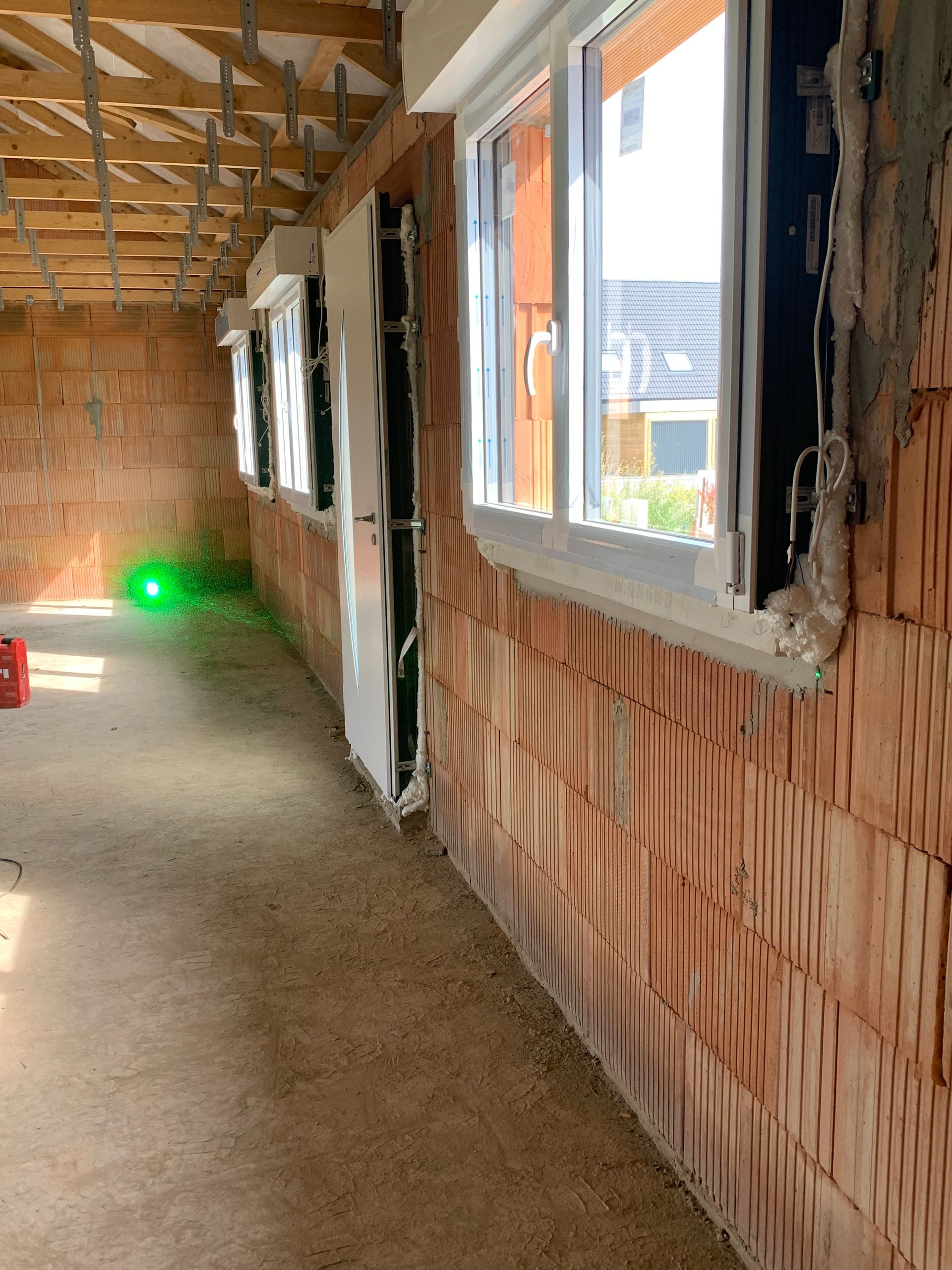 Pose de menuiserie avec laser