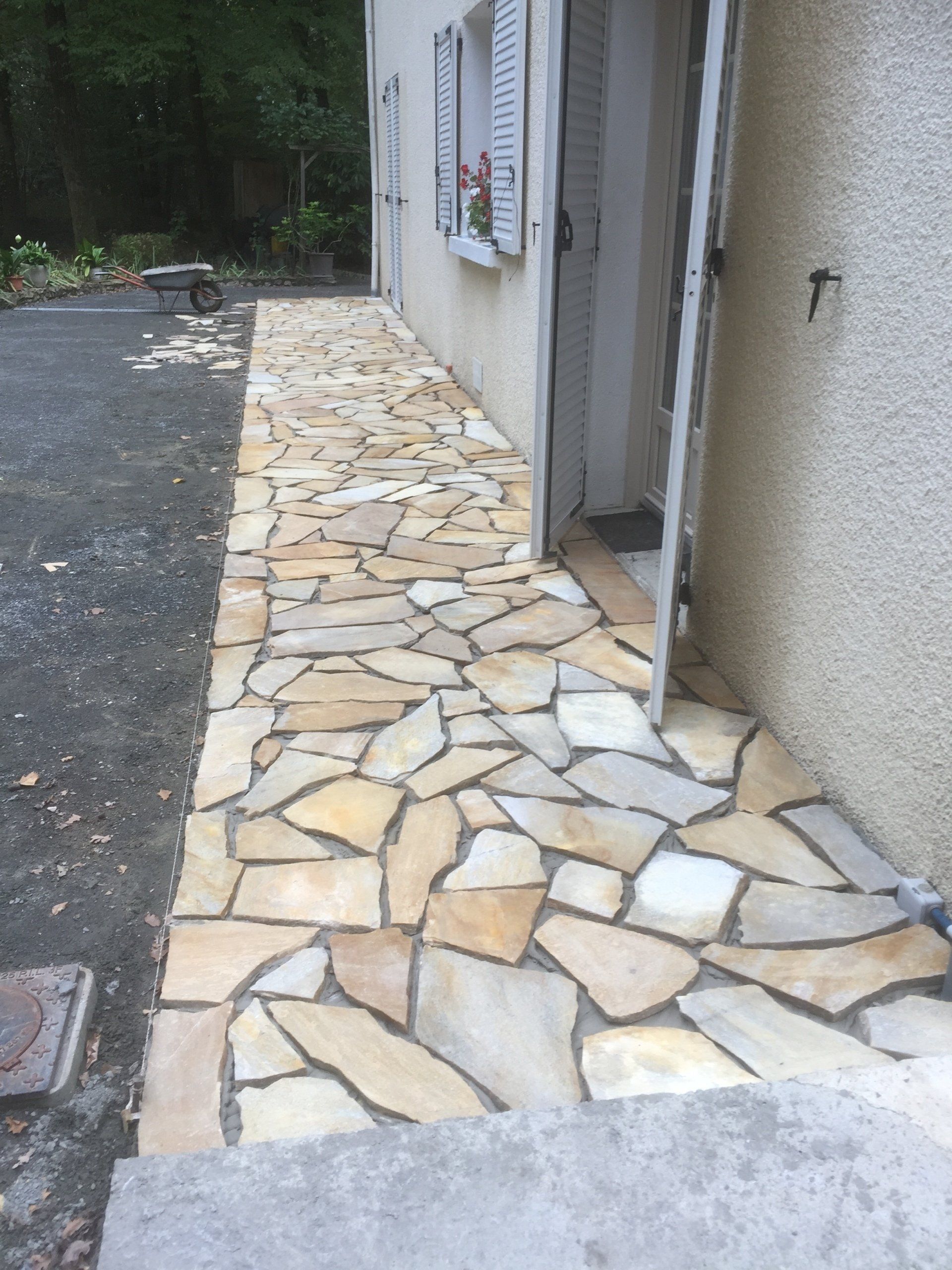 Pose de dallage tour de maison