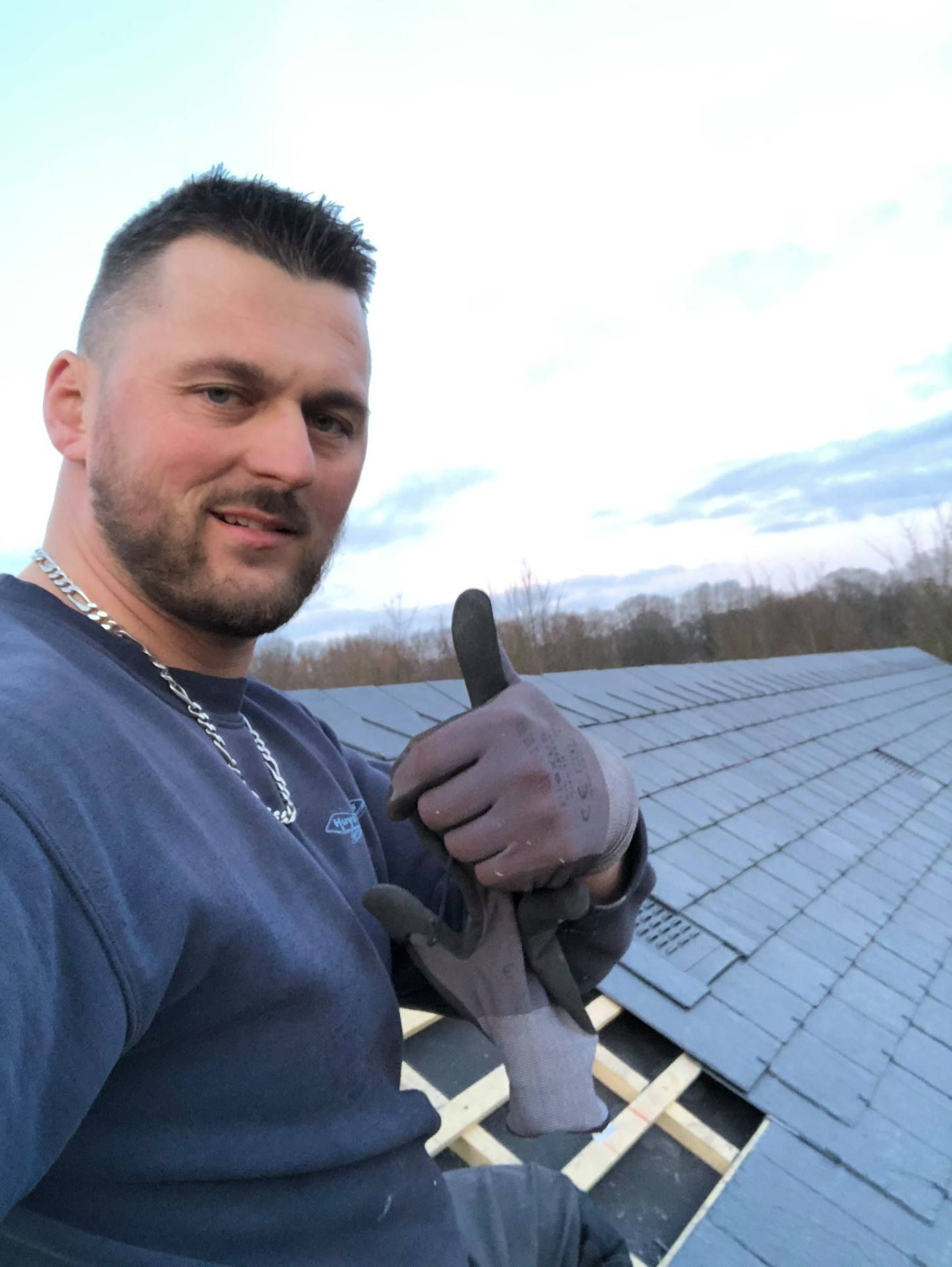 Un panneau bleu Vidrequin Jacques Père et Fils