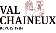 Logo VAL CHAINEUX en noir avec un arbre dessin&eacute; au trait rouge et le texte &laquo;D&Eacute;PUIS 1984&raquo;