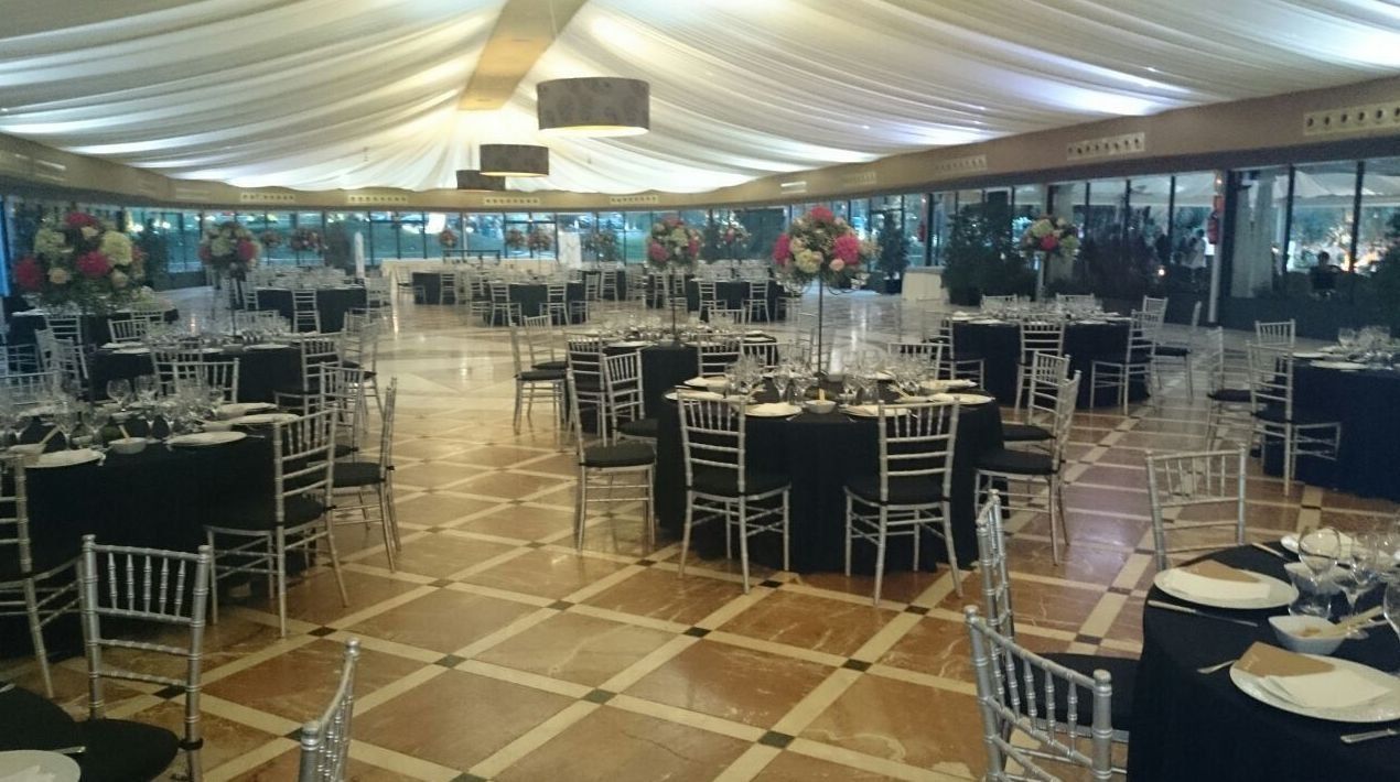 Alquiler de sillas y mesas para bodas en Murcia