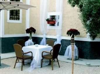 Empresa especializada en el alquiler de mesas, sillas, cuberterías,,,en Murcia