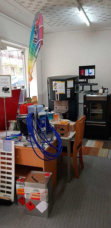 Farben und EBE GmbH Rehau | Farbenfachmarkt Farbenhandel Farben Lacke Maschinenlacke Grundierungen Vliesboden Tapeten Laminat Bodenbeläge Baumarkt Zubehör für lnnenausbau Malerzubehör