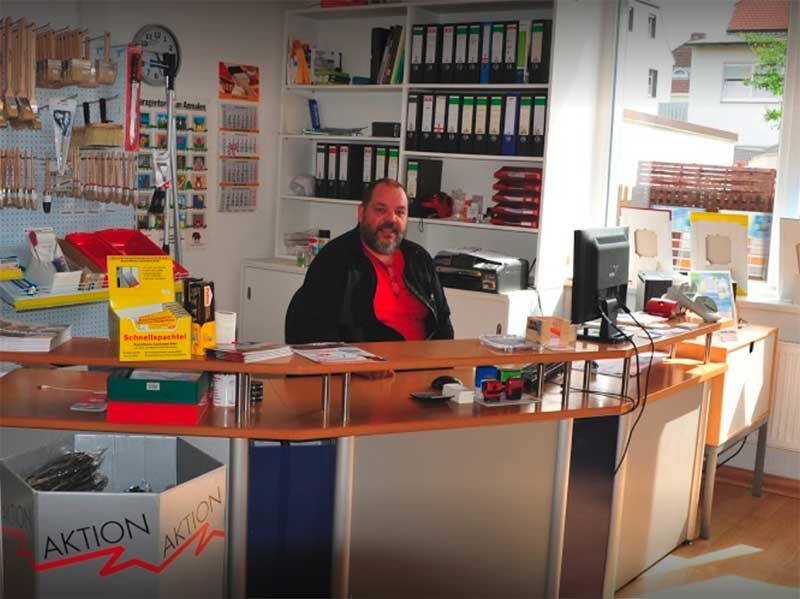 Farben und EBE GmbH Rehau | Farbenfachmarkt Farbenhandel Farben Lacke Maschinenlacke Grundierungen Vliesboden Tapeten Laminat Bodenbeläge Baumarkt Zubehör für lnnenausbau Malerzubehör