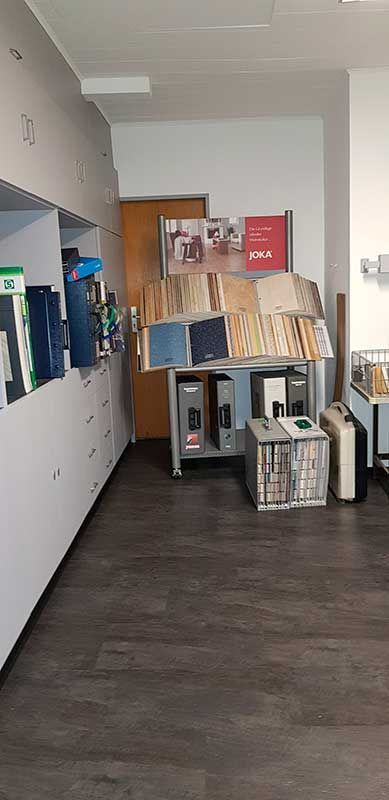 Farben und EBE GmbH Rehau | Farbenfachmarkt Farbenhandel Farben Lacke Maschinenlacke Grundierungen Vliesboden Tapeten Laminat Bodenbeläge Baumarkt Zubehör für lnnenausbau Malerzubehör