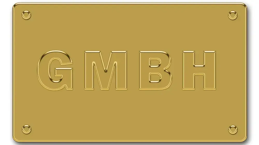 Eine goldene Platte mit der Aufschrift „GmbH“