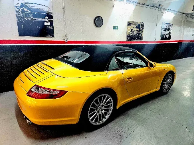 coche amarillo