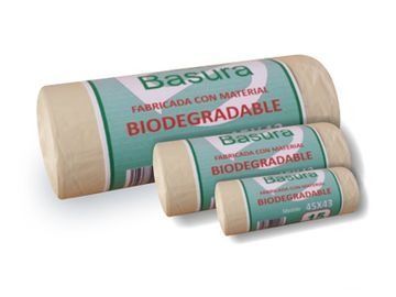 Tres rollos de bolsas de basura biodegradables.