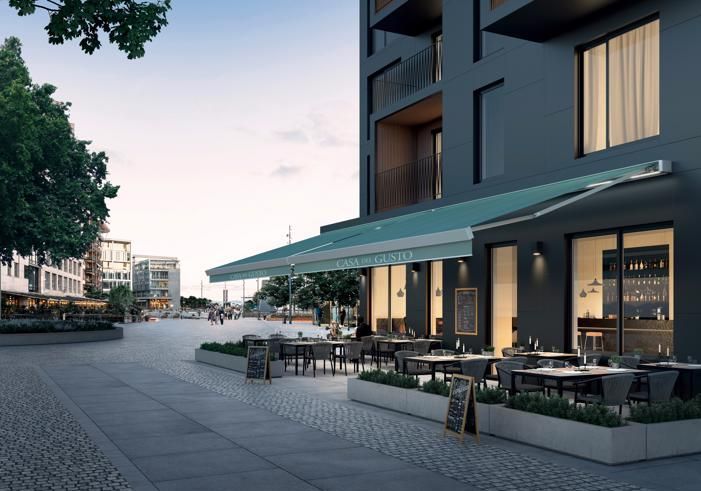 Markisen-Sonnenschutz über einem Café