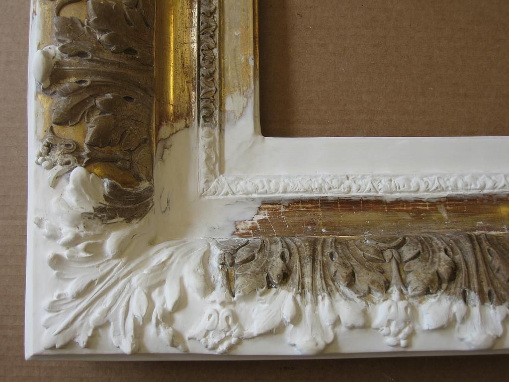 Restauration de cadre ancien en bois doré avant