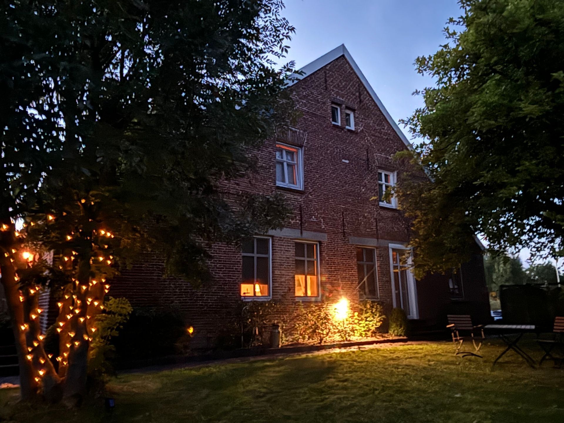 Gulfhof Butendiek bei Dunkelheit