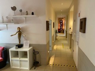 Wartezimmer und Flur