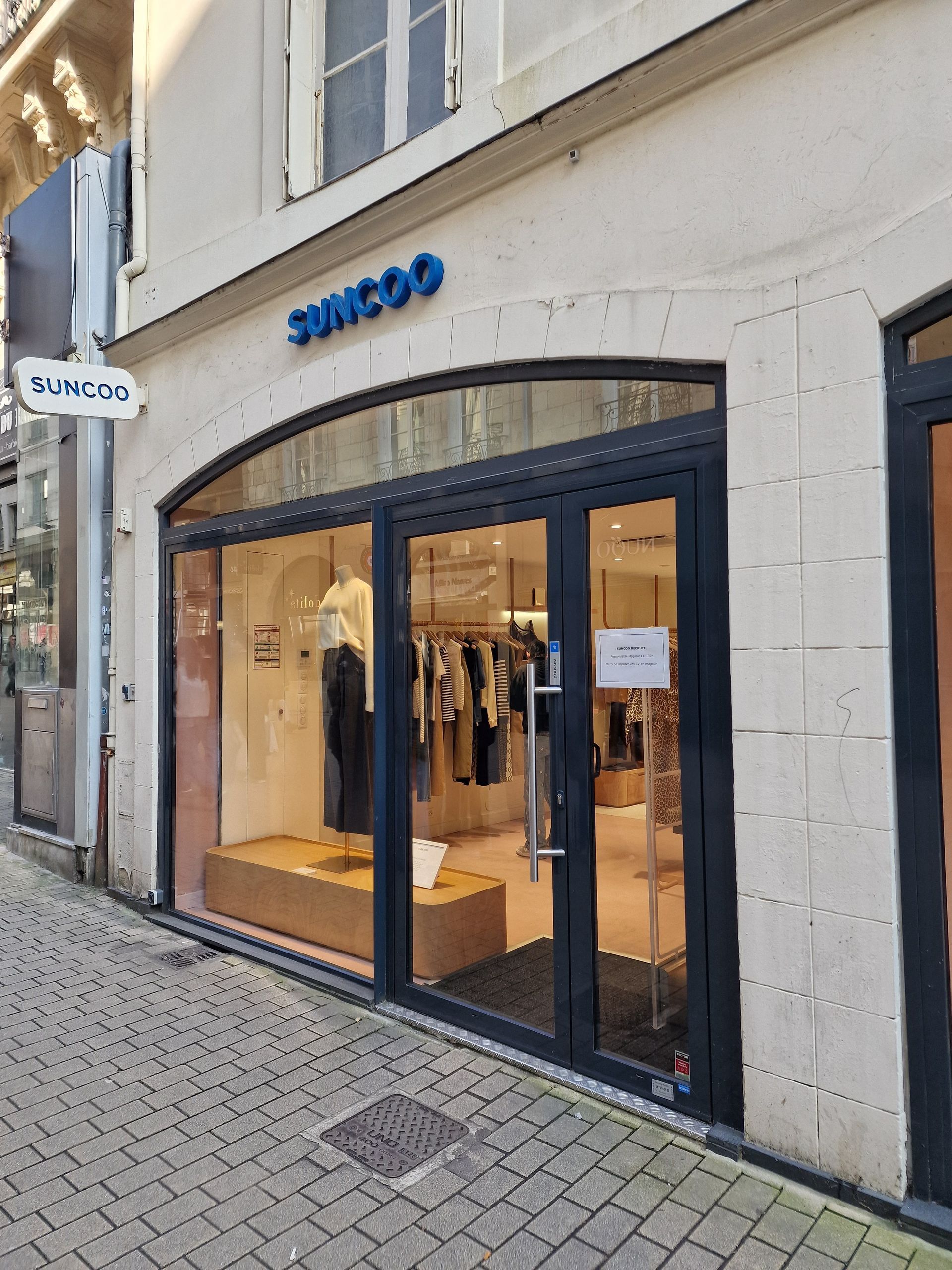 Devanture de l'enseigne SUNCOO.