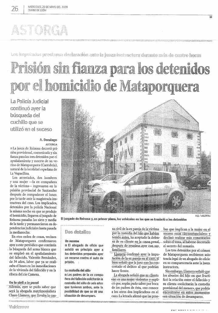 Un artículo de periódico con un coche aparcado delante de un edificio.