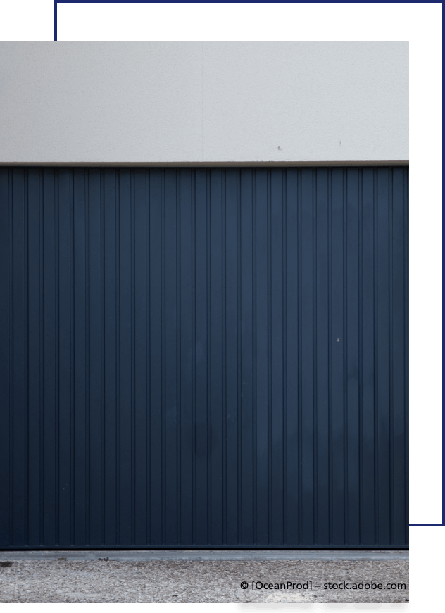 Dunkelblaues Schwing-Garagentor