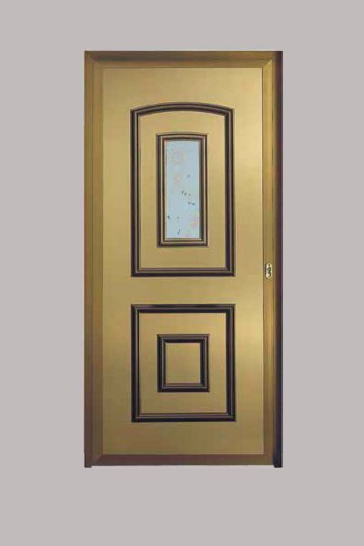 Una puerta dorada con un diseño cuadrado.