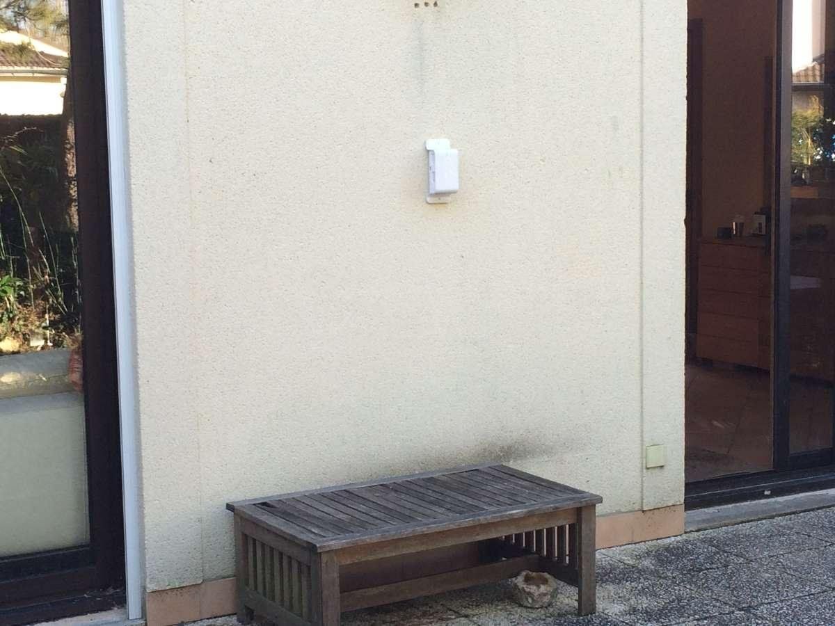 Protéger votre façade grâce à notre barrière infrarouge et rester informer directement sur votre smartphone de toute présence d'individu non autorisé!!!