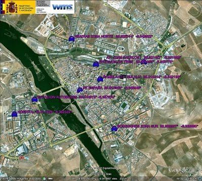 Una vista aérea de una ciudad con un río en el medio.