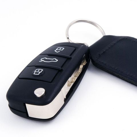 Une clé de voiture pliée