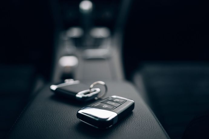 Une clé sur un accoudoir