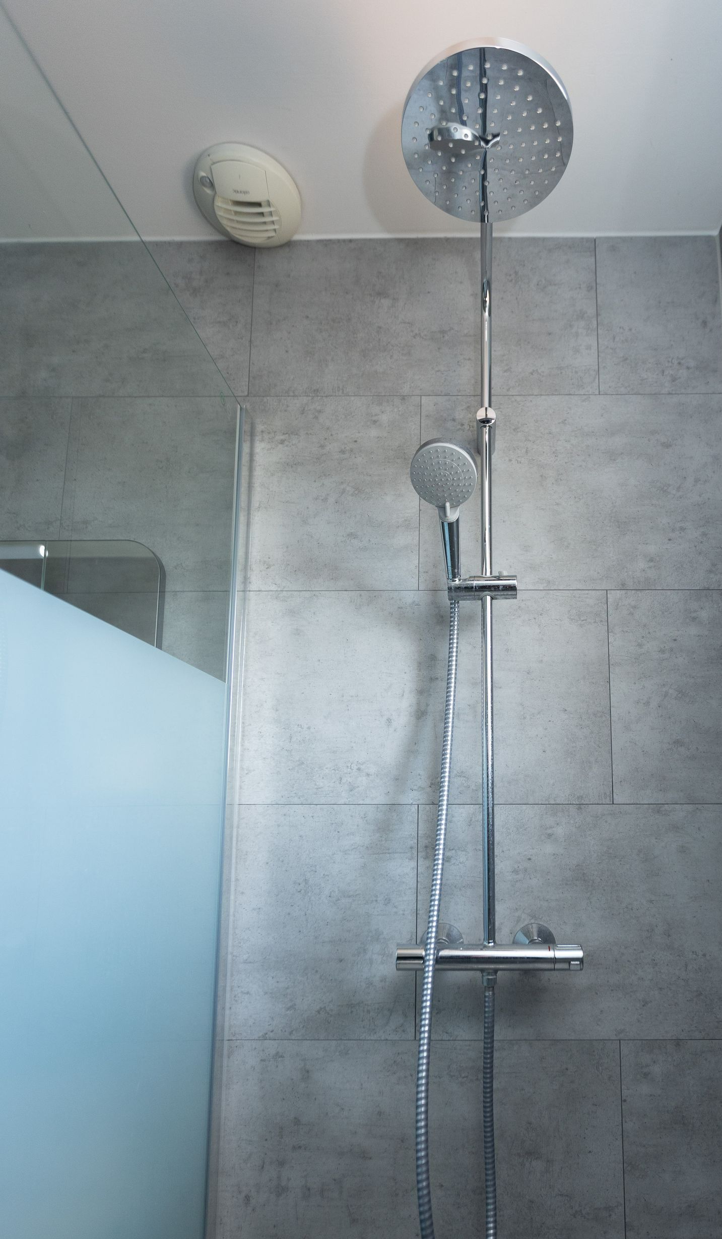 Une douche installée