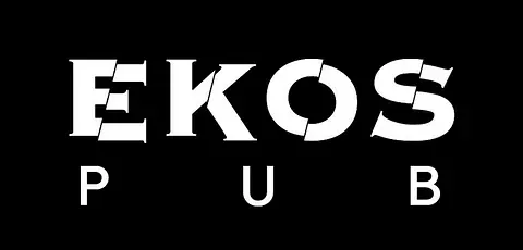El logotipo de ekos pub es blanco sobre fondo negro.