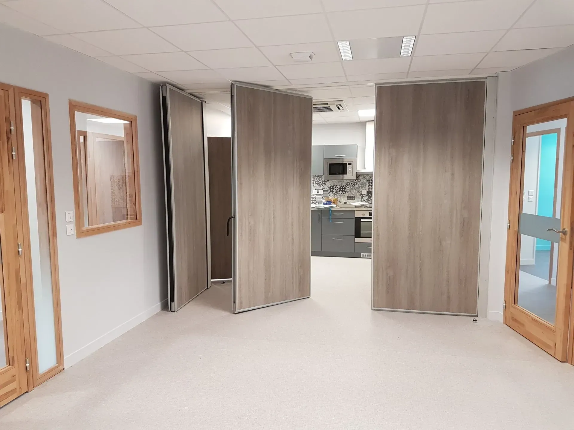 Cloison amovible pour un espace de travail