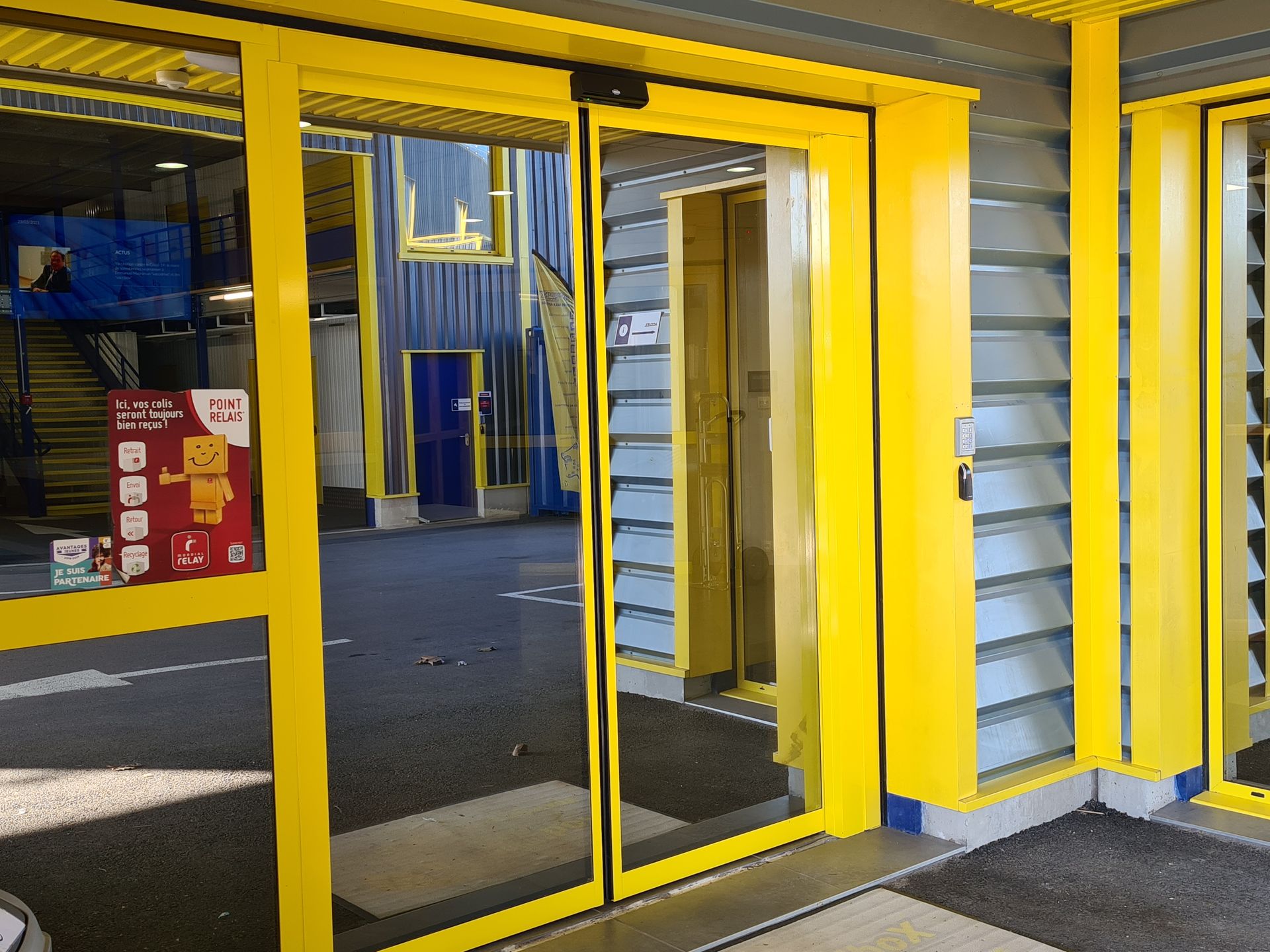 Porte automatique jaune
