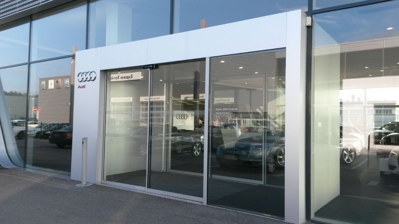 Porte automatique d'un garage Audi