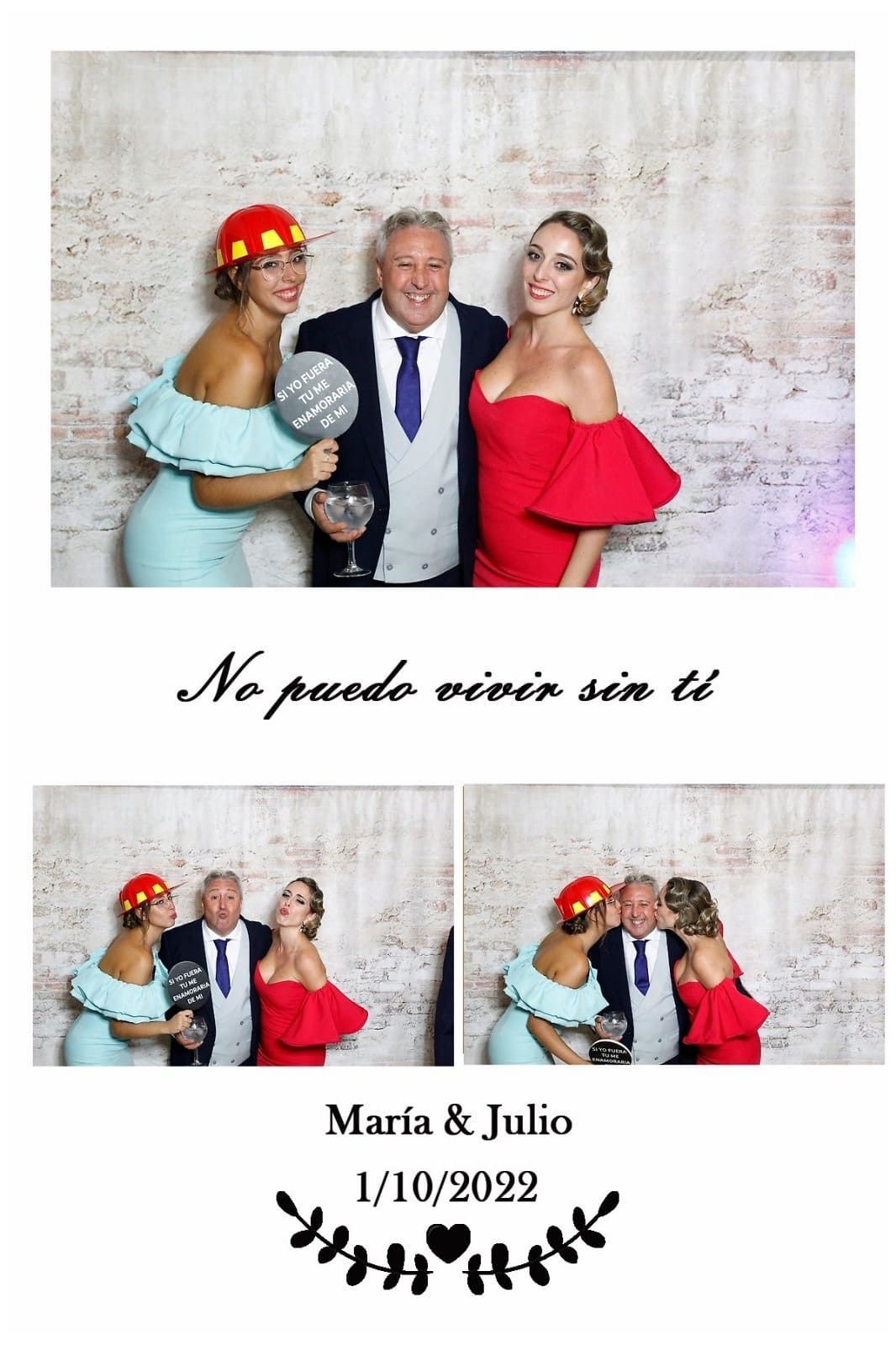 Un hombre y dos mujeres posan para una fotografía en un fotomatón.