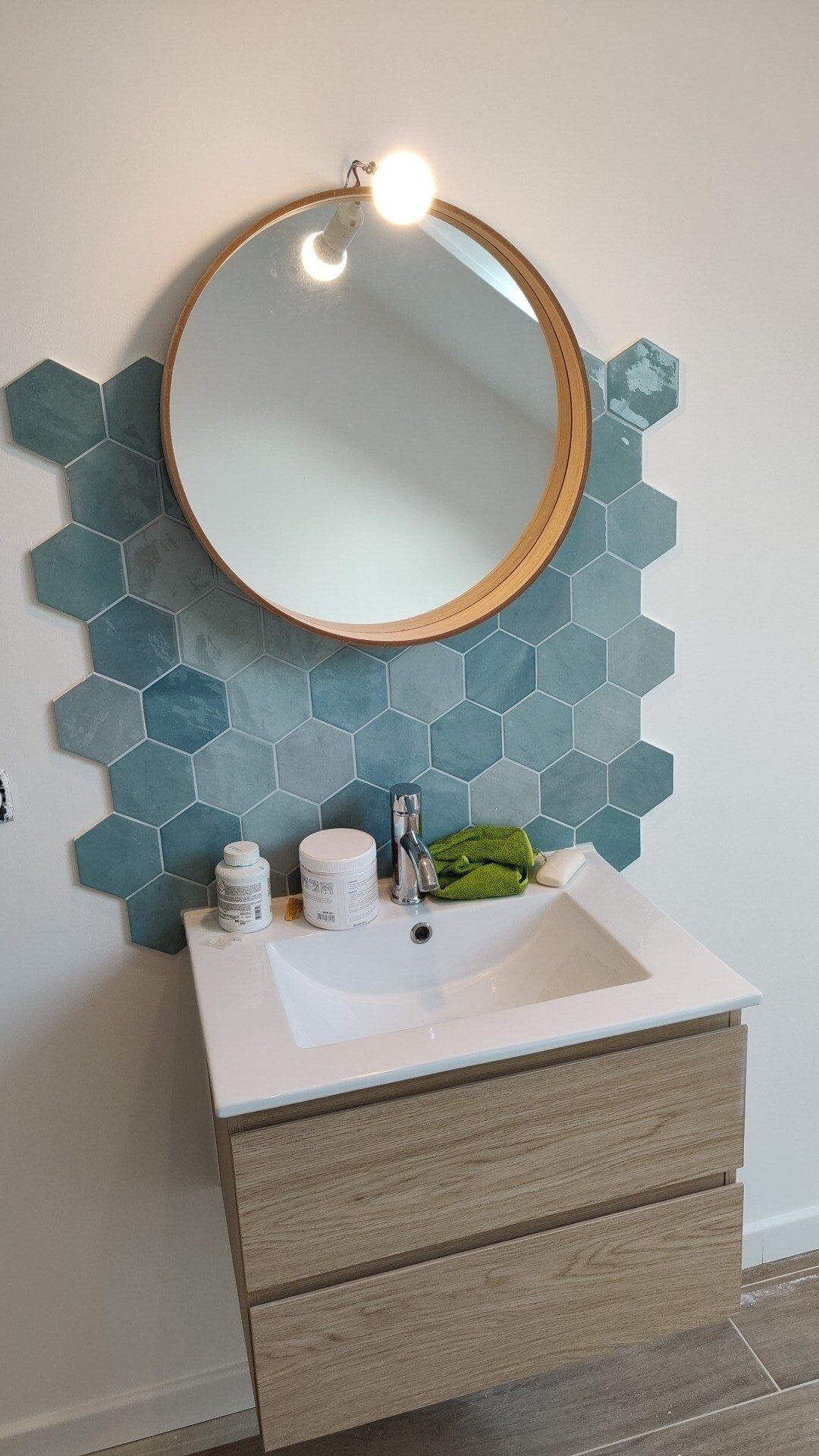 Salle de bain meuble miroir