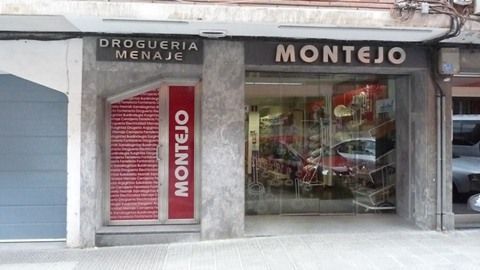 Un escaparate con el nombre Montejo en él.
