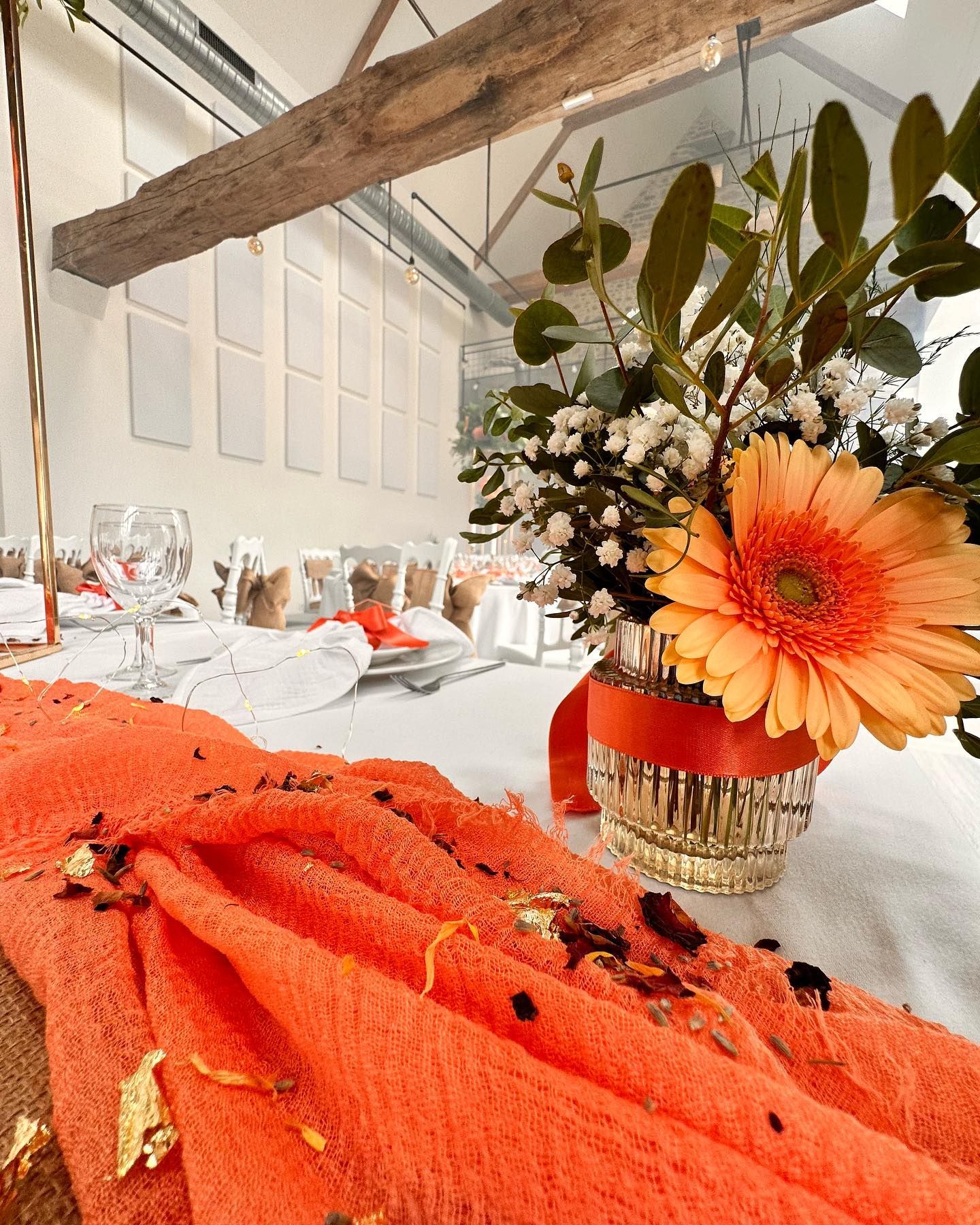 Vaisselle, mobilier et décoration orange