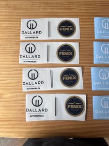 Kit adhésif pour un garage automobile.