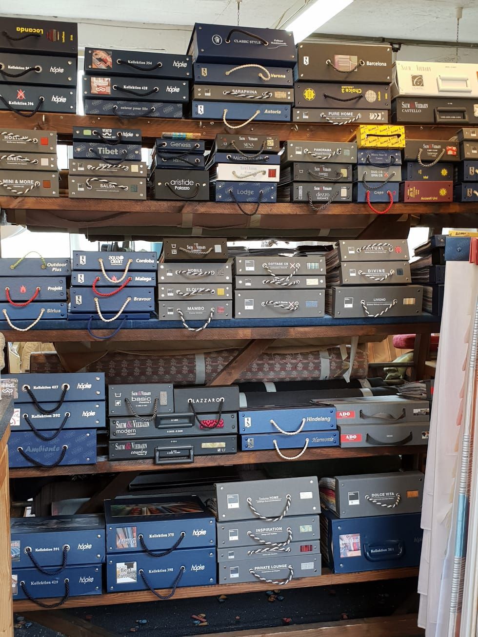 Verschiedene Samples im Regal