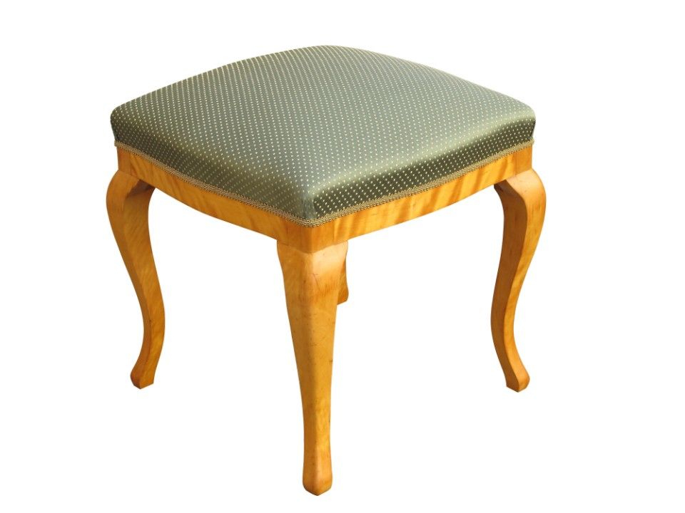 grün gepolsterter Hocker