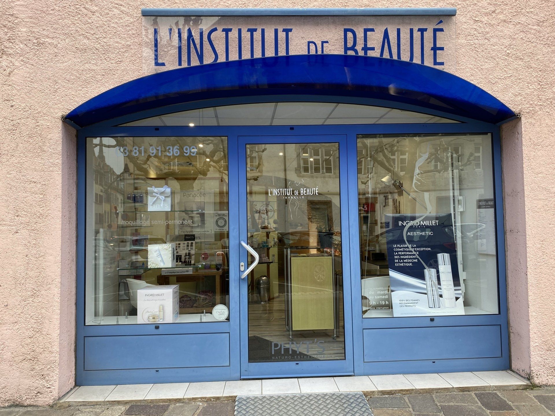 Devanture de L'Institut de Beauté