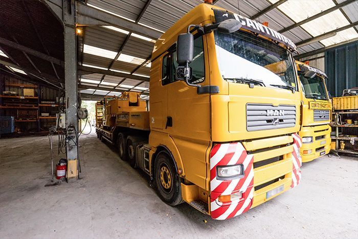 Poids lourds de Cantiniau pour transporter véhicule de levage.