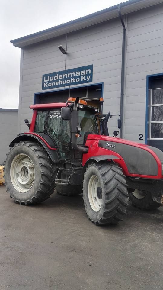 Valtra-traktori, Uudenmaan Konehuolto Oy