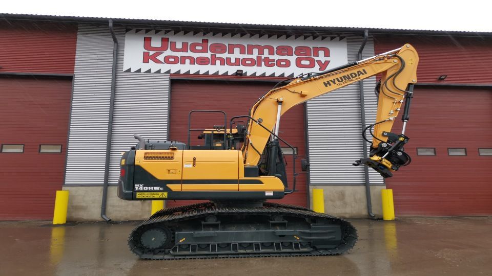 Uudenmaan Konehuollon kaivuri