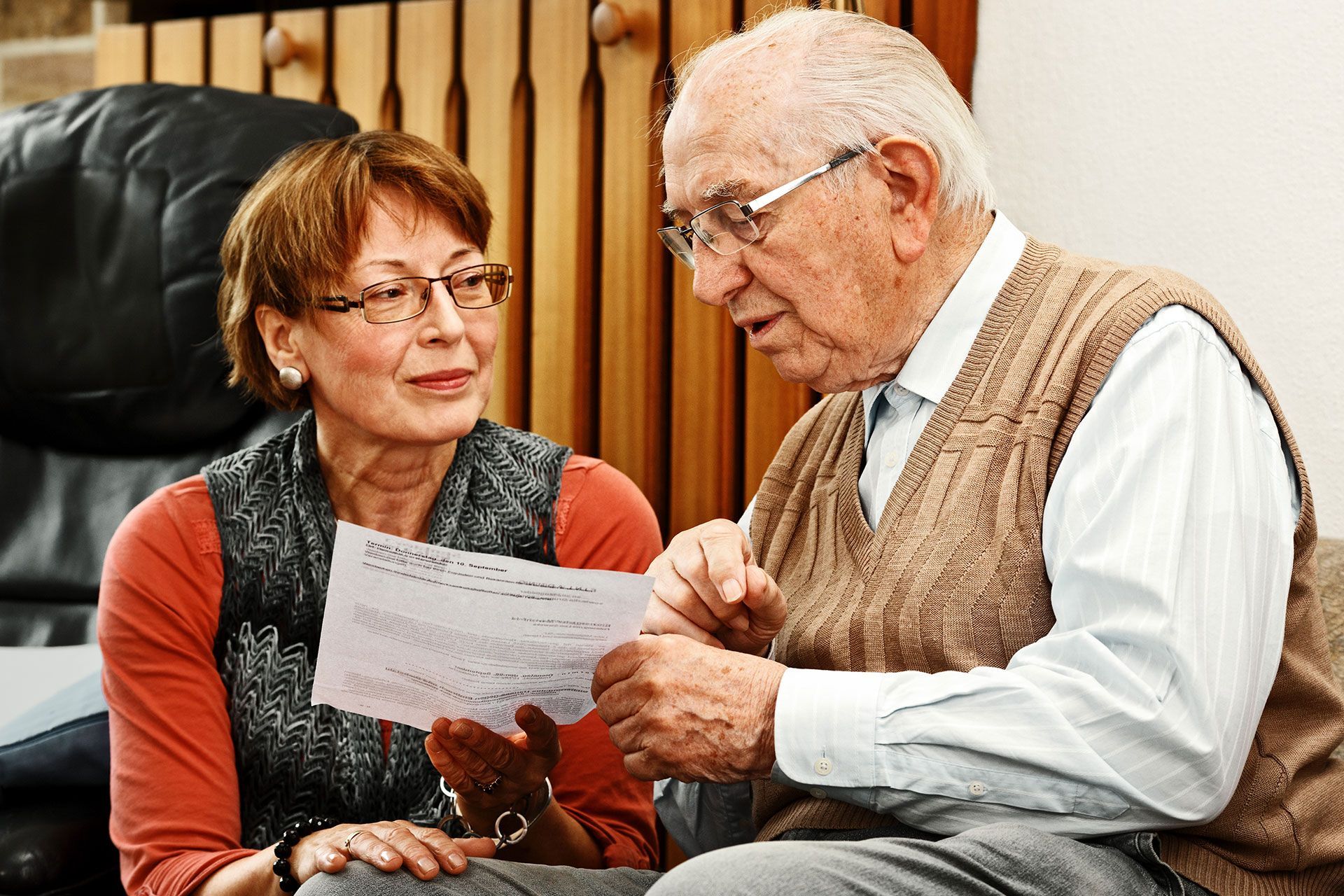 Ältere Person wird beraten