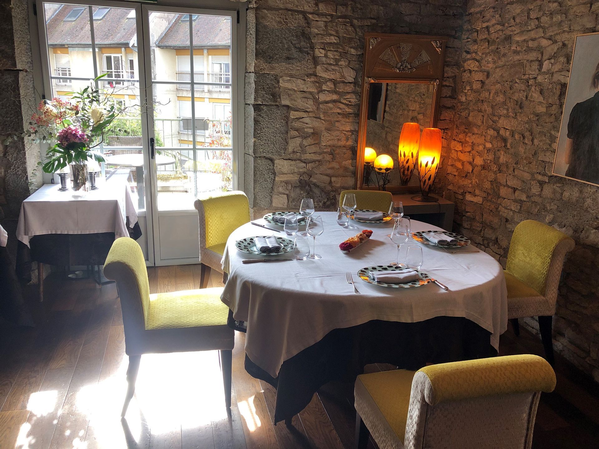 Table avec vue sur la terrasse