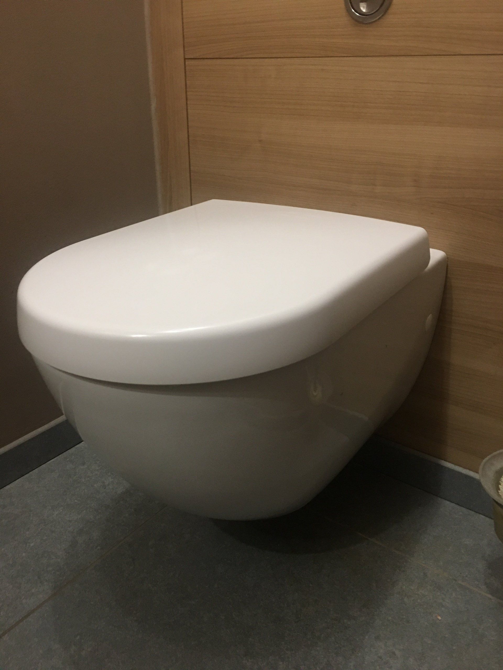 toilette blanche sobre