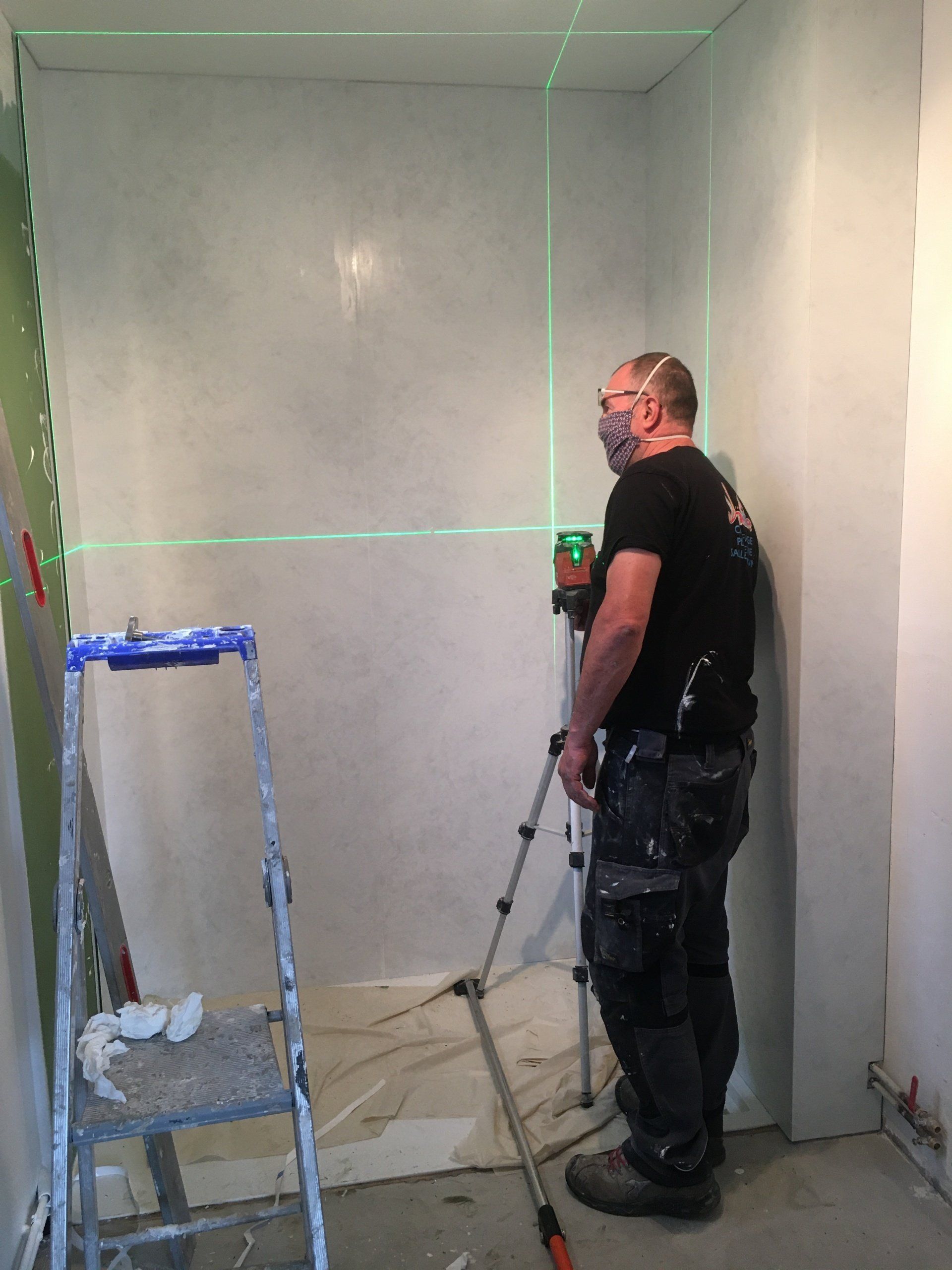 agent qui fait des mesures via le laser