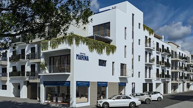 Un edificio blanco con la palabra marina en él.