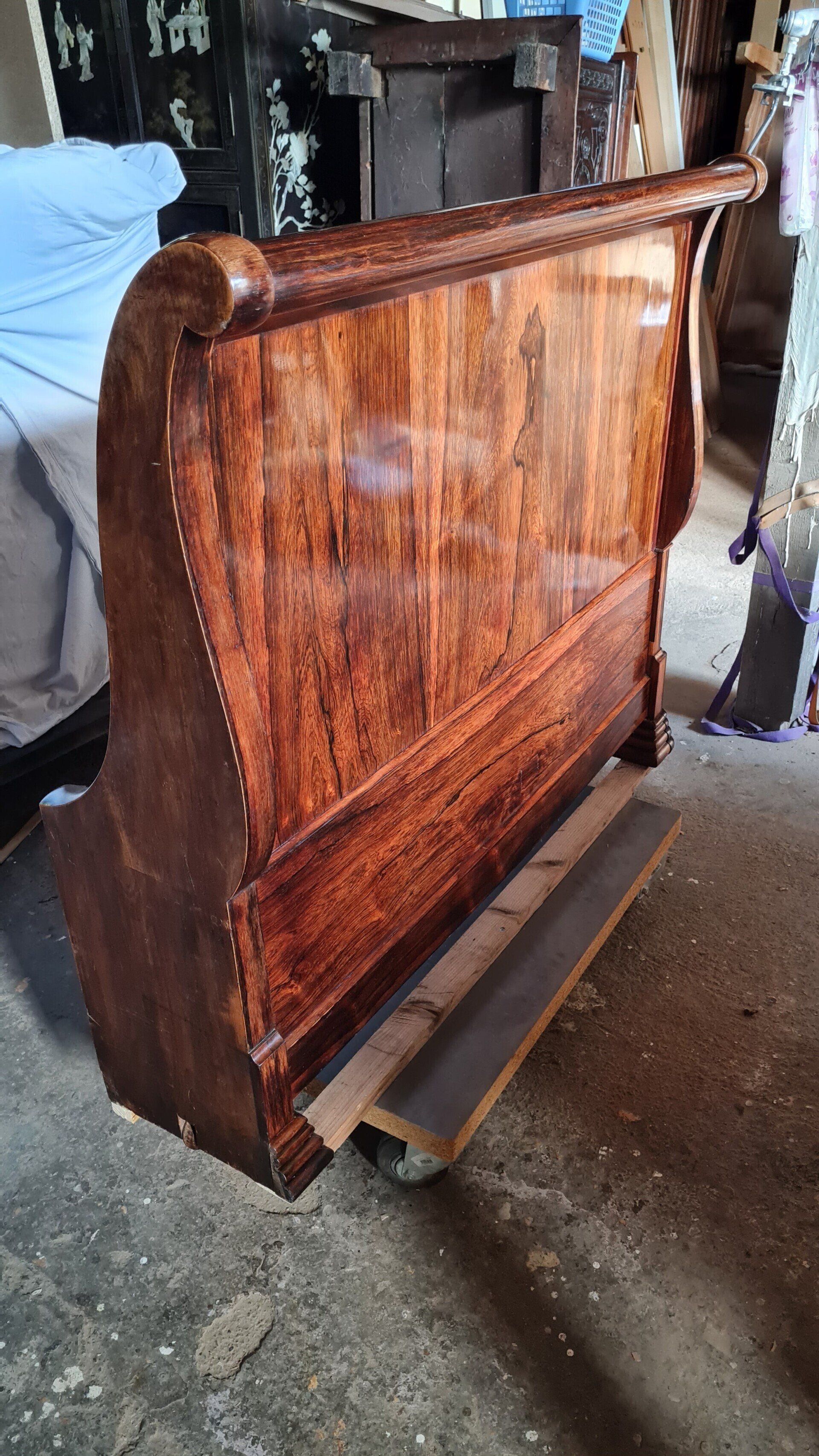 Pied de lit ancien après rénovation