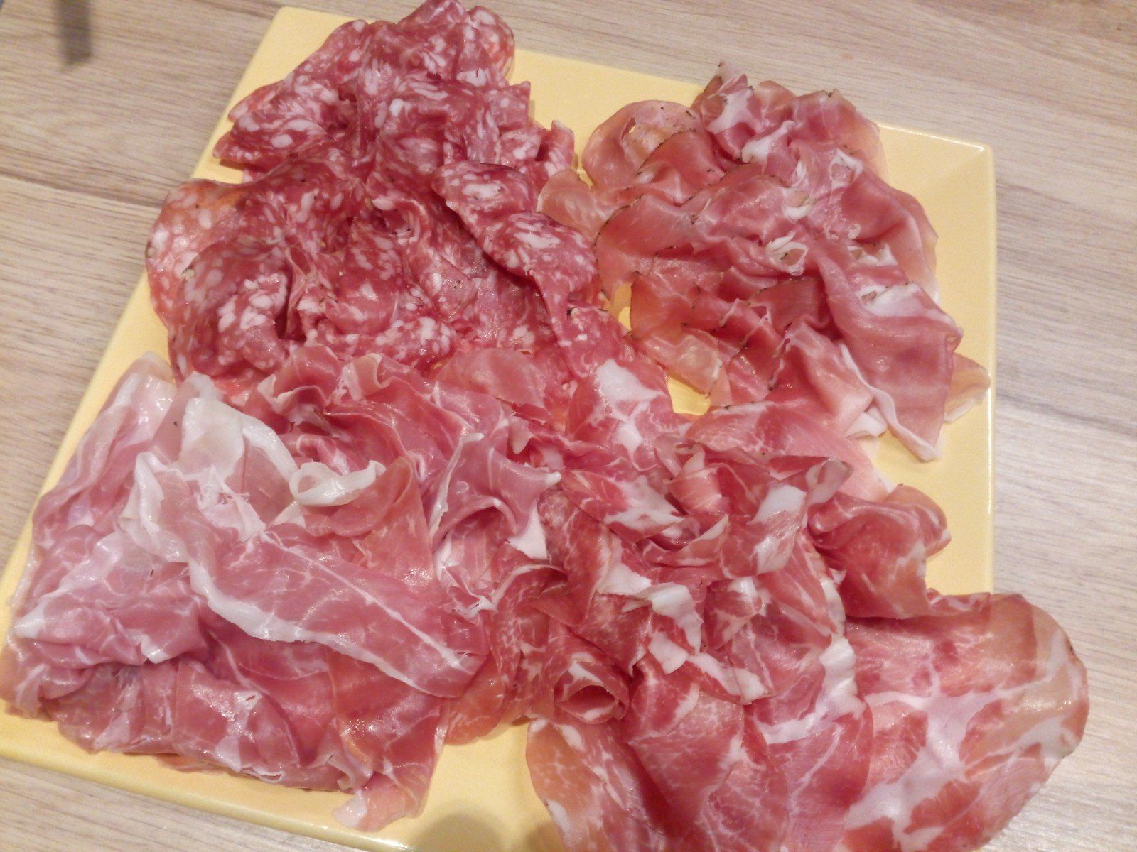 Charcuterie fine en chiffonnade