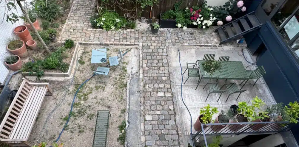 Allée en pavés avant.